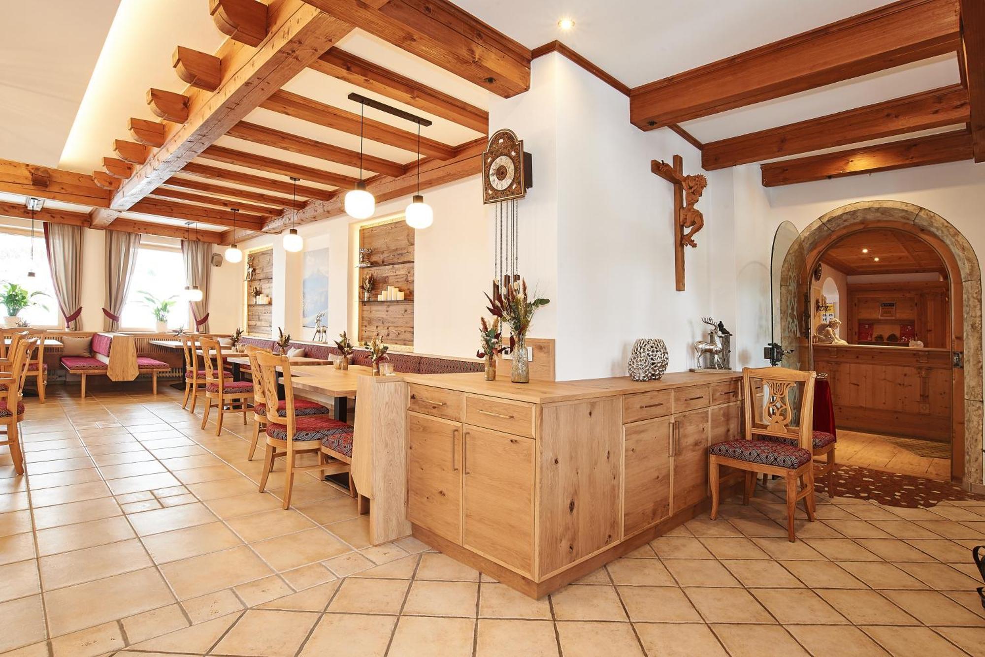 Hotel Neuhaeusl Superior 4*