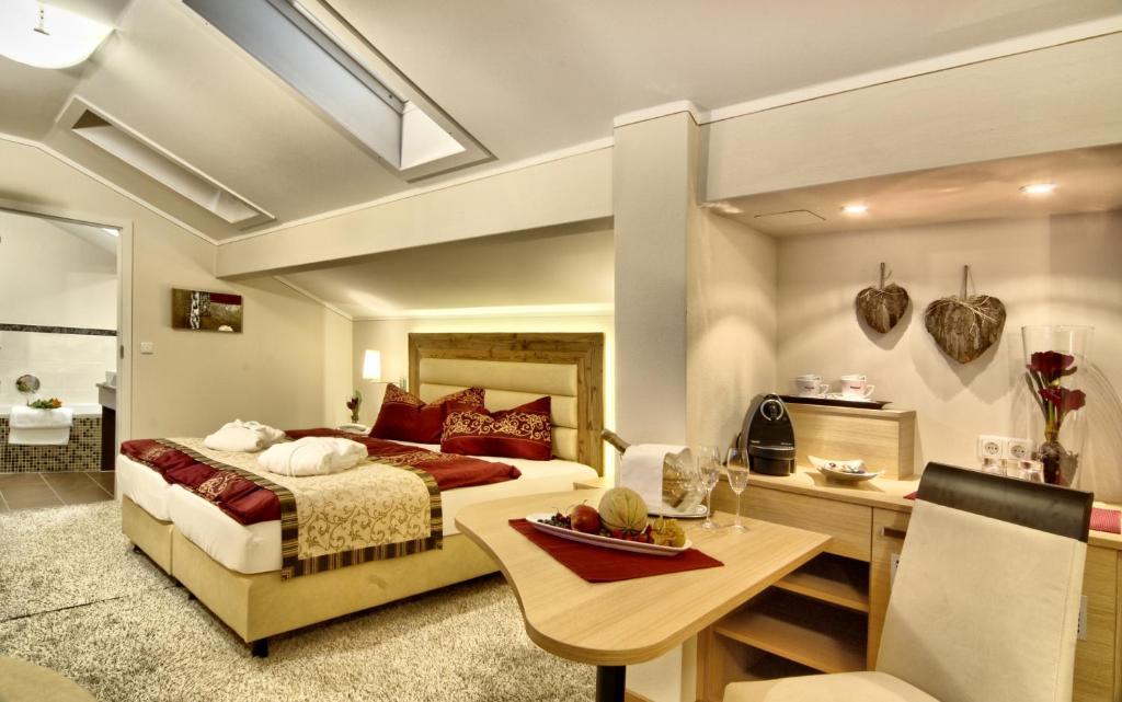 Neuhaeusl Superior Hotel 4*