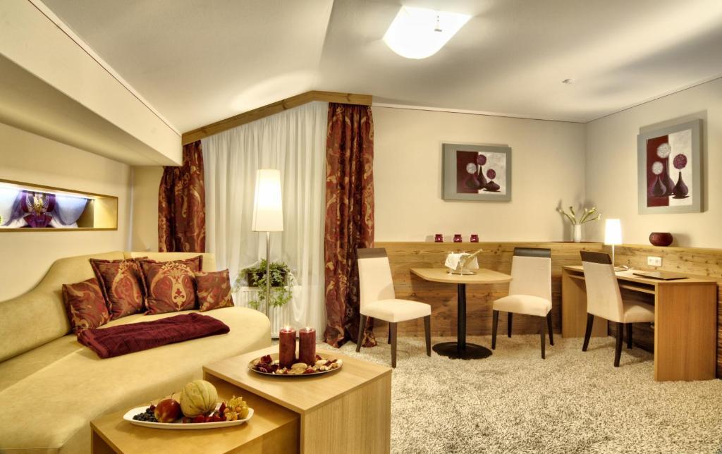 Neuhaeusl Superior Hotel 4*